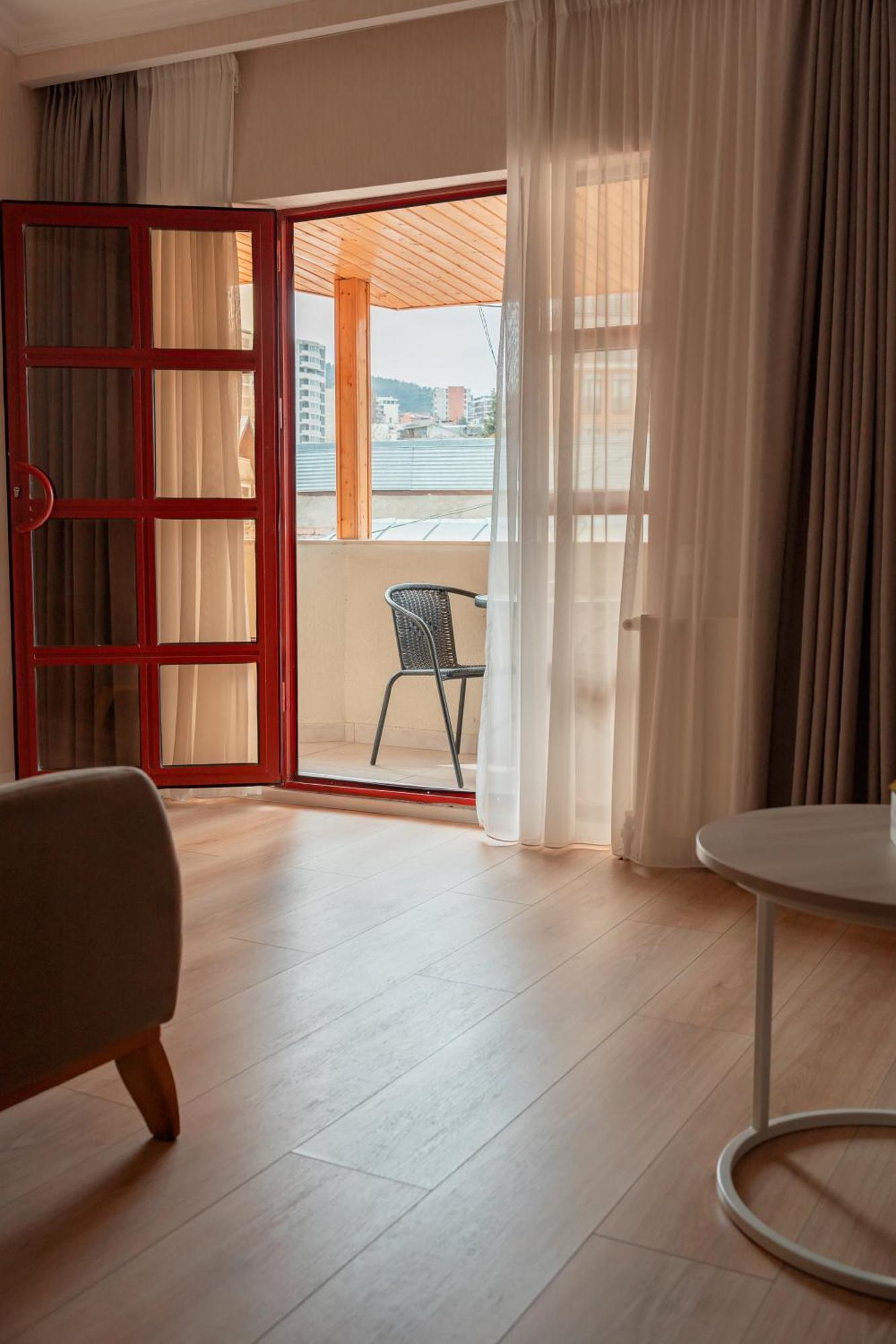 Hotel Well Inn Tbilisi Luaran gambar