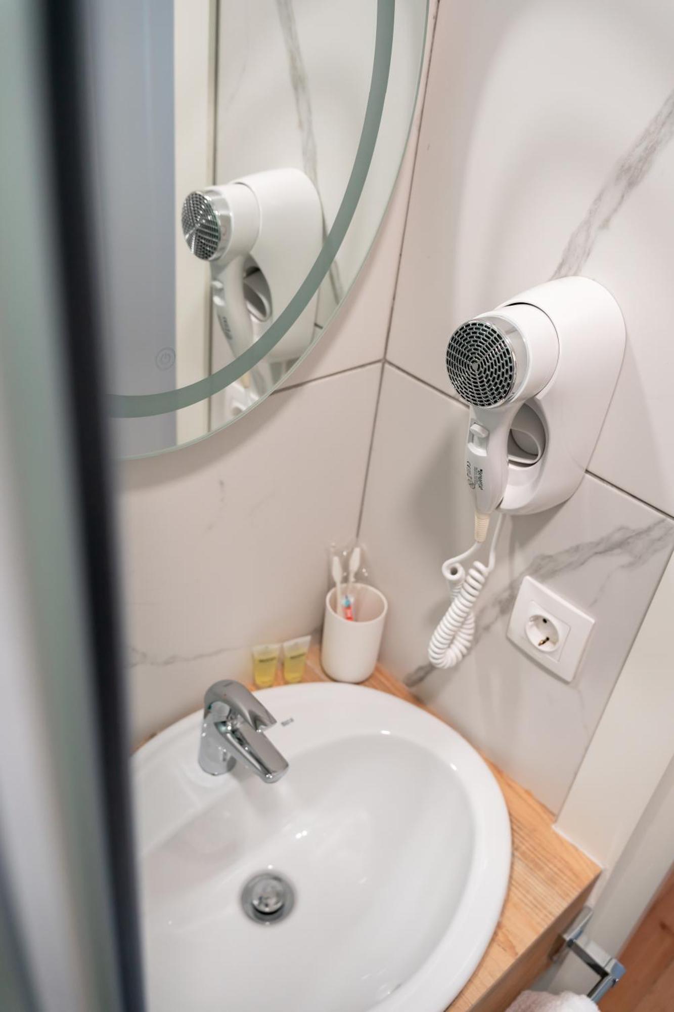 Hotel Well Inn Tbilisi Luaran gambar